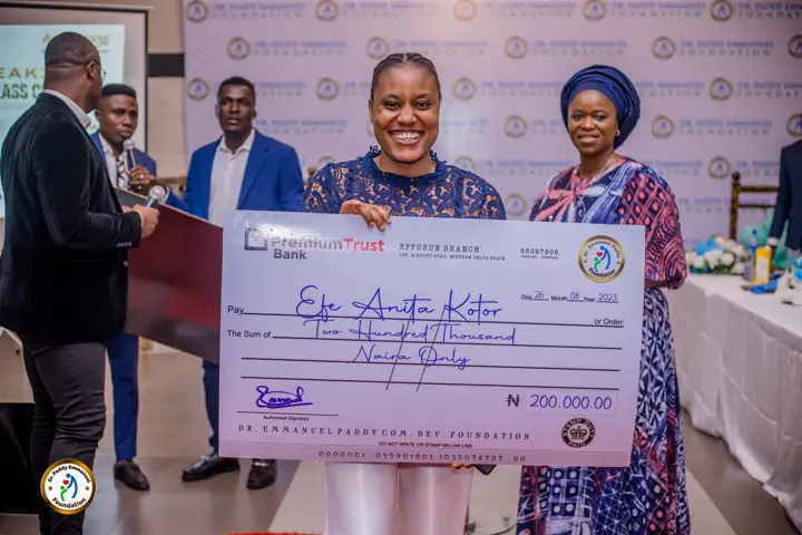 Recipients with their cheques